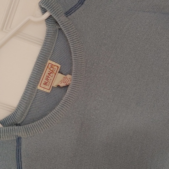 Men's Buffalo size Large sweater - Picture 2 of 4